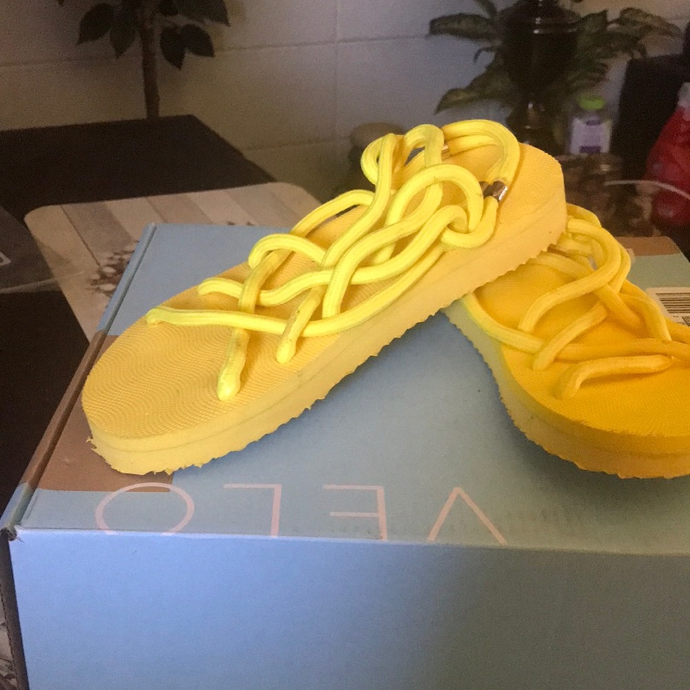 Yellow foam sandals..run small size 9 but fits 7-8 best IMO..no name brand..